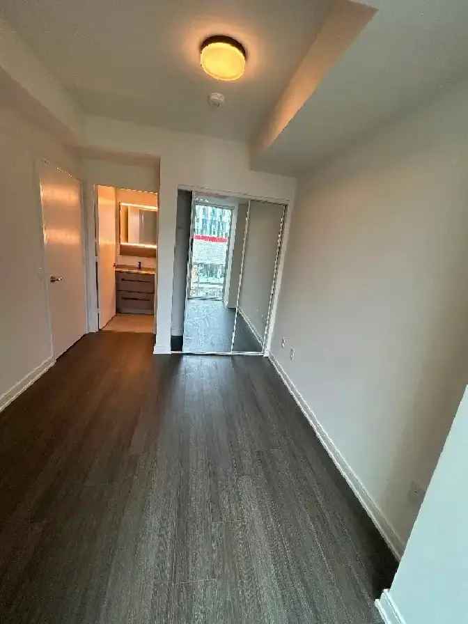 BRAND NEW! CONDO 2 Bed  Den 2 Bath Downtown Toronto