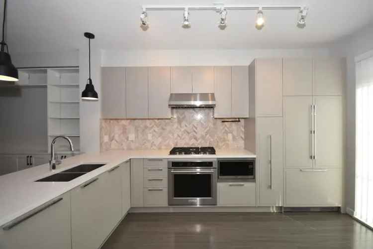3 Bed 3 Bath Townhouse in Beaufort Landing Ladner
