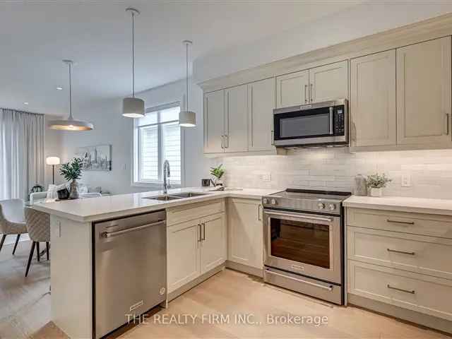 Townhouse For Sale in 85, Old Forest Hill Road, Toronto, Ontario