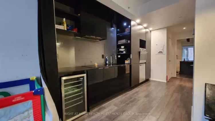 Luxury Studio in Toronto Financial District with Amazing Amenities