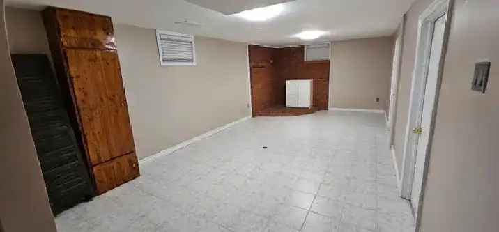 1 bedroom walkout basement - $1600 including utilites