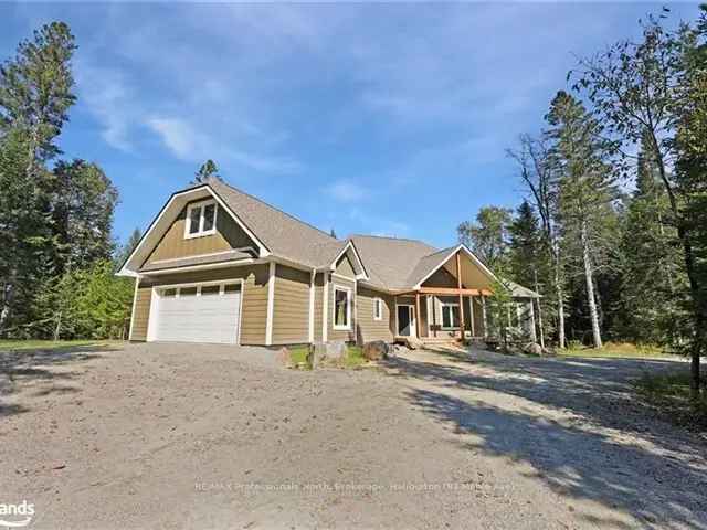 Spacious Haliburton Home 1.2 Acres 3 Beds 2.5 Baths