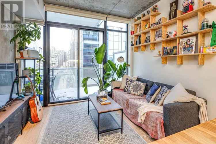 King West 1-Bedroom Condo with Balcony and Amenities