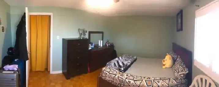 Master Bedroom w/Private Bathroom Near Humber College (Females)