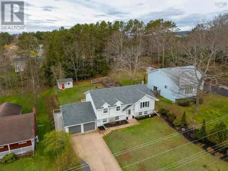 5 Bedroom Split Entry Home in Ravenwood