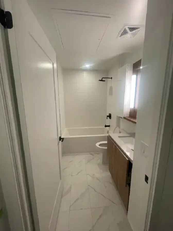 1   Large Den 2 Bathroom Downtown Brand New Condo Riverside