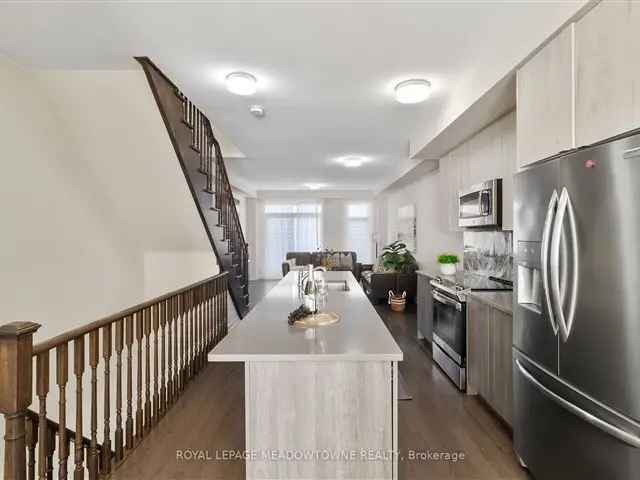 Townhouse For Sale in Pickering, Ontario