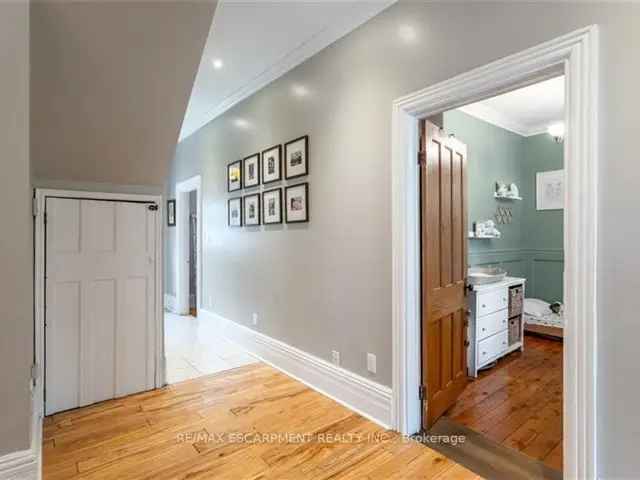 House For Sale in Hamilton, Ontario