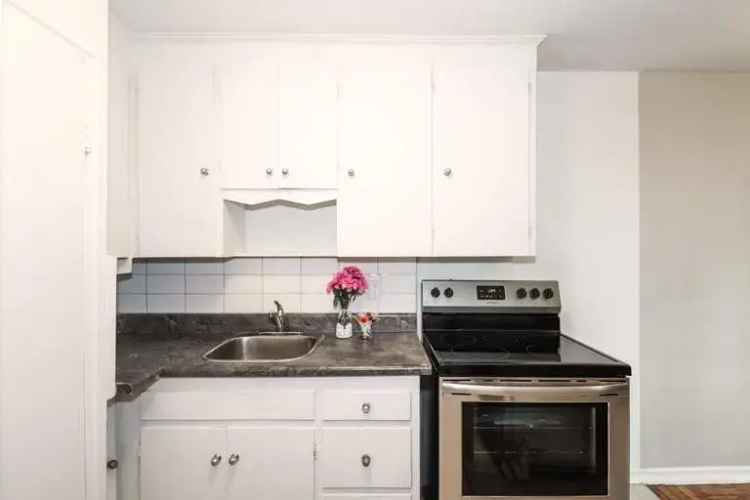 Rent Apartment in Toronto with Newly Renovated Suites and Amenities