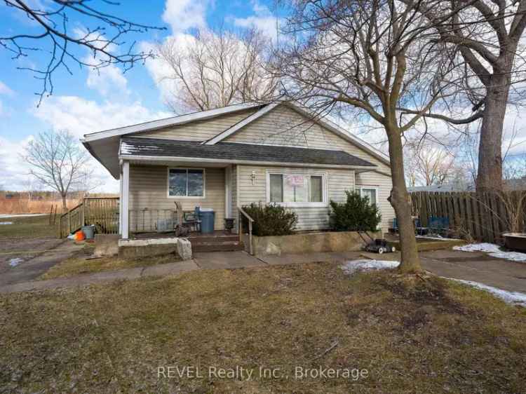 Niagara Parkway Bungalow with River Views