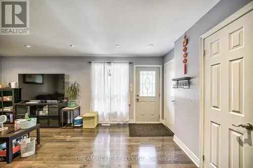 For Sale Bright Spacious Detached House in Barrie Ontario