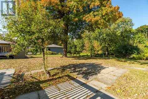 2 Bedroom Bungalow with Ravine Views Near Amenities