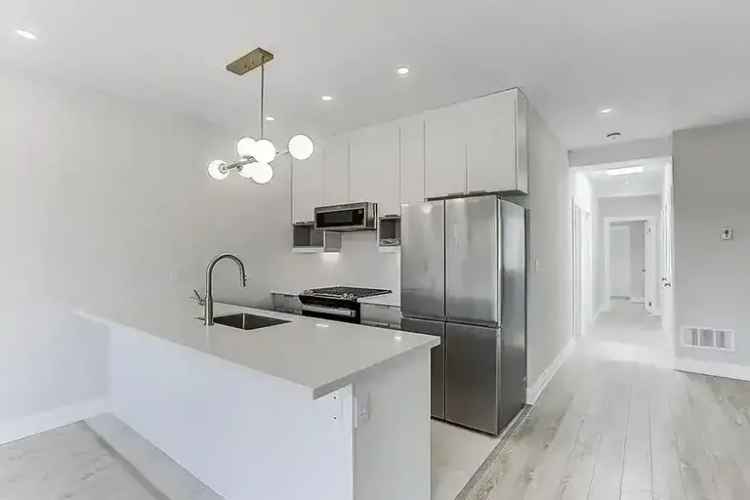 Rent Upper Suite in Toronto 3 Bedrooms 2 Bathrooms with Modern Features