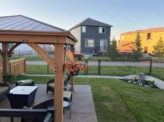 House For Sale in Calgary, Alberta