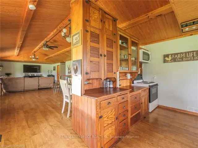 House For Sale in Georgian Bluffs, Ontario