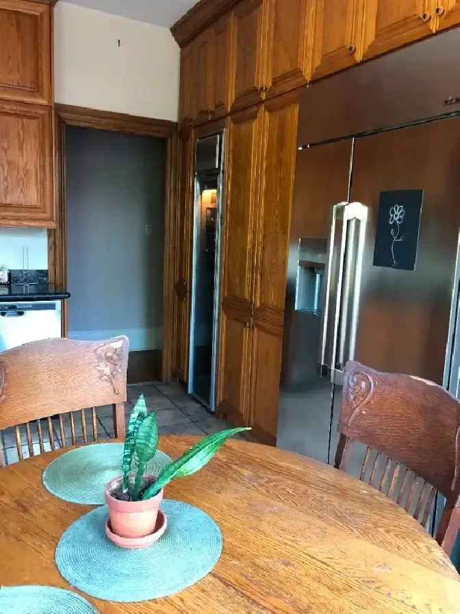 Large Room Rental in Annex - Shared 4-Bed House