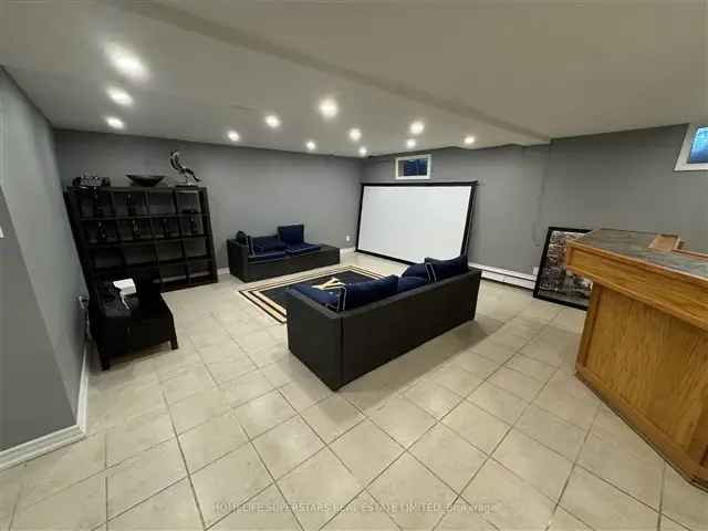 House For Sale in Niagara Falls, Ontario