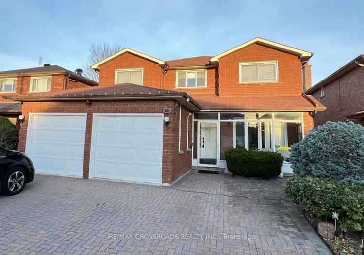 House For Sale in 151, Valleymede Drive, Richmond Hill, Ontario