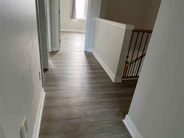 Beautiful Townhome Near QEW 3 Beds 4 Baths Finished Basement