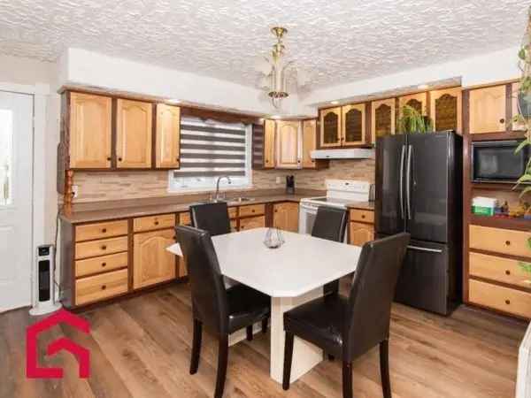 Two-Storey Semi-Detached House for Sale 3 Bedrooms Garage