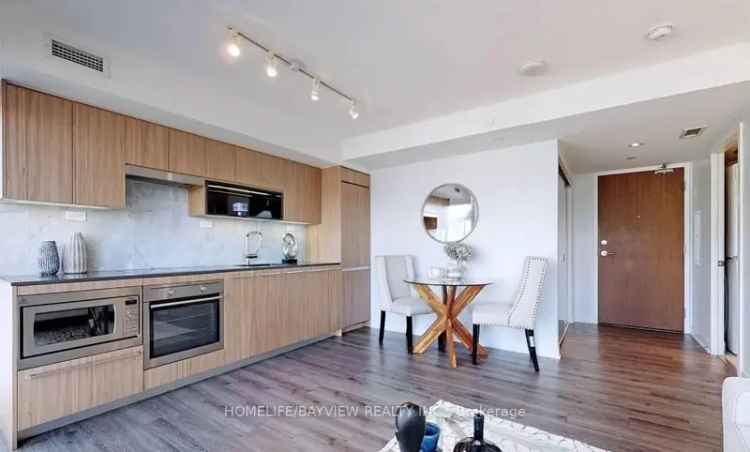 City Place 1-Bedroom Unit with Locker and Modern Kitchen