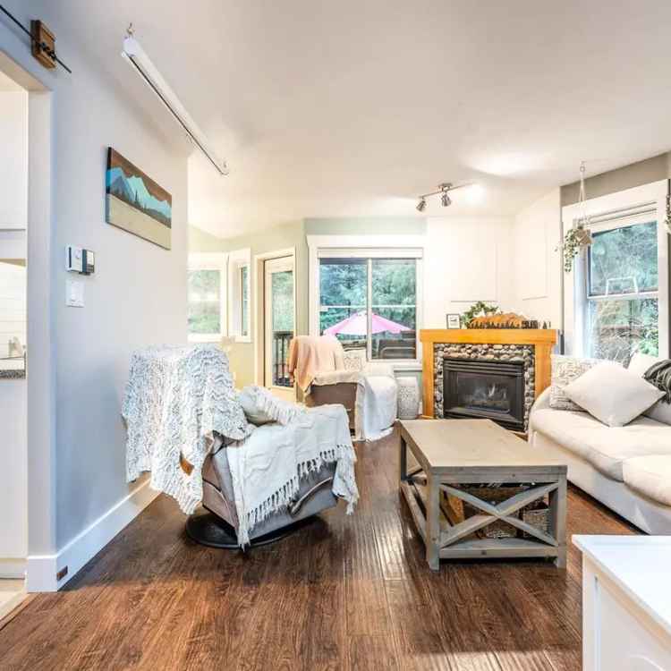 Townhouse for Sale with Greenbelt Views and Modern Updates