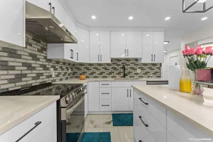 Fleetwood Rancher Townhome near SkyTrain - Gourmet Kitchen & Ensuite