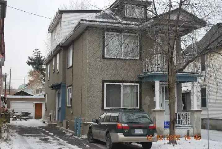 Rent 2 Bedroom Apartment in Hintonburg with Parking and Appliances