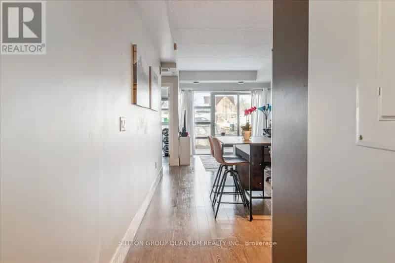 Modern 1-Bedroom Condo with Amenities