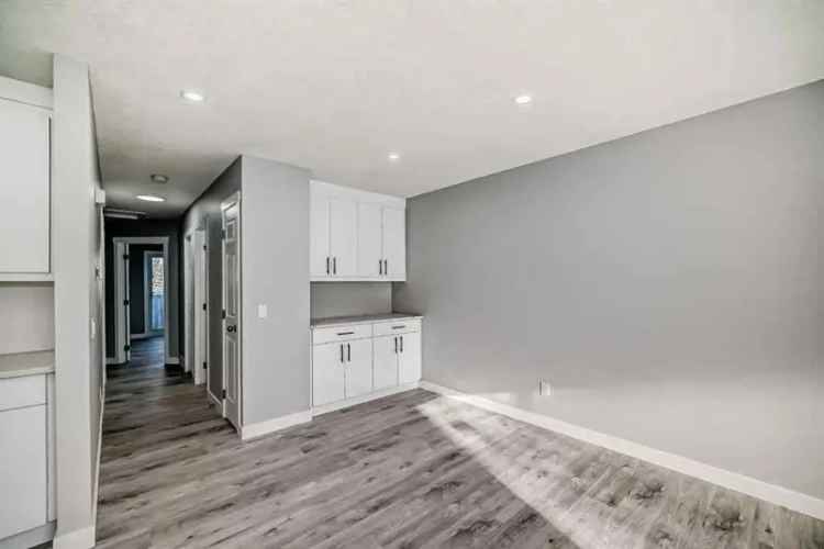 Duplex For Rent in Calgary, Alberta