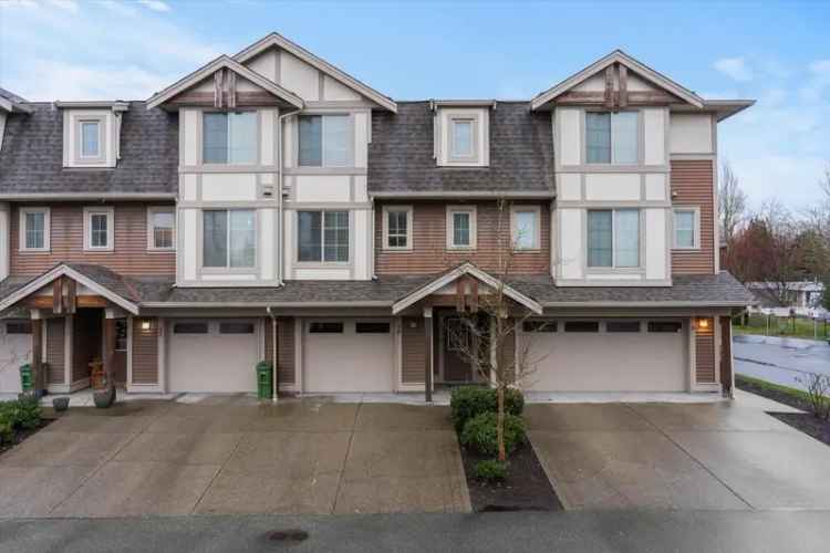 Buy Townhouse in Chilliwack Proper West Spacious with 3 Bedrooms