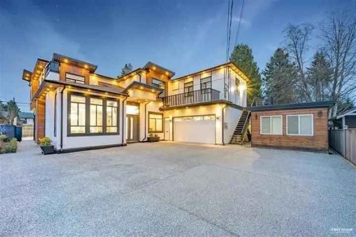 Surrey House for Sale 5572 sqft 4 Beds 2 Suites