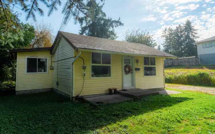 2 Bedroom House with Detached Garage on 7200 Sqft Lot