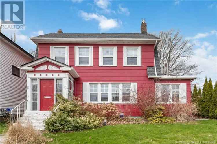 Downtown Moncton Gem: Main Home & Apartment