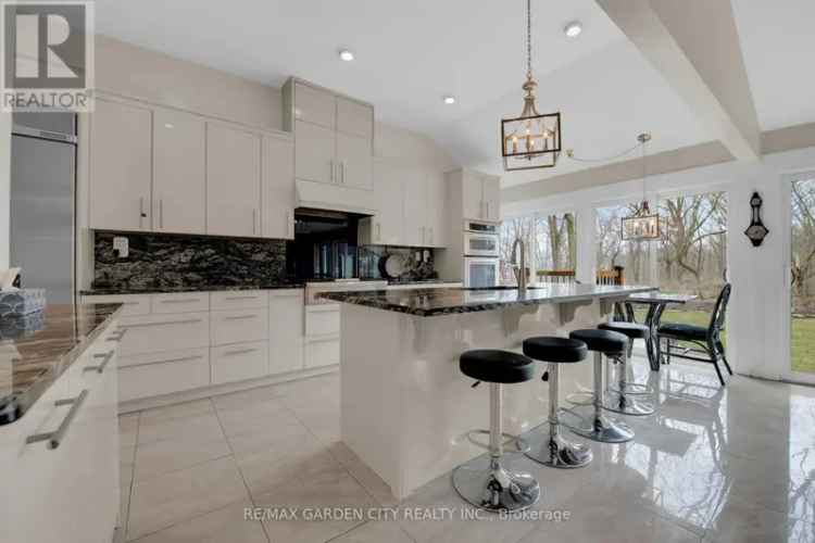 3 Bedroom Brick Bungalow Westdale Royal Botanical Gardens