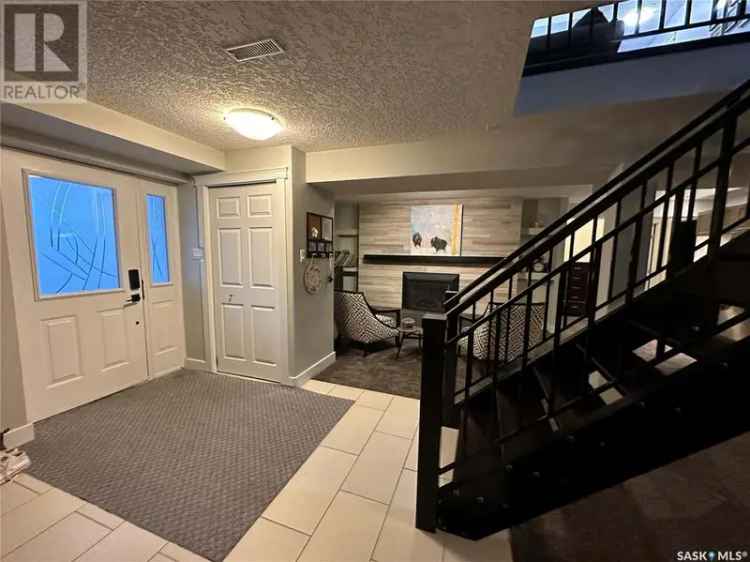 Battleford Walkout Home 2624 sq ft 3 Bed 2 Bath New Appliances