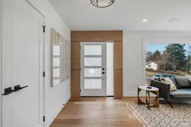 Luxury 5-Bedroom Bungalow in Brentwood