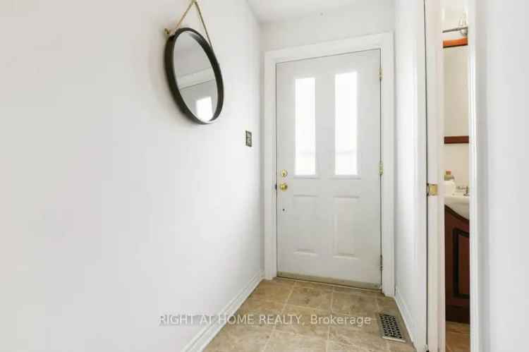 Charming Barrhaven Carriage Home 3 Bedroom Family Home