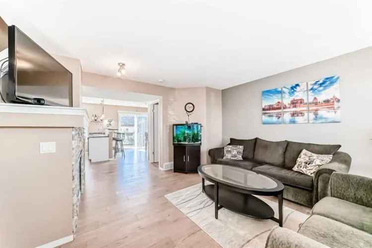 House For Sale in Calgary, Alberta