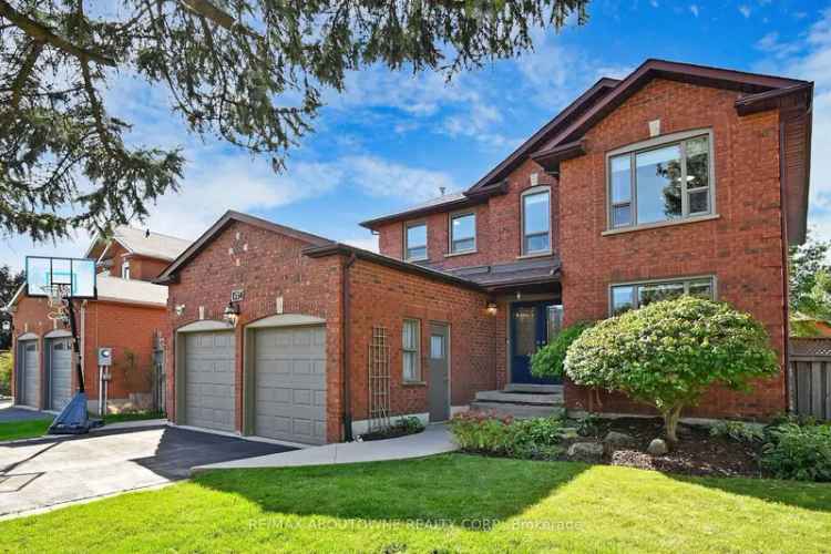 House For Sale in Oakville, Ontario