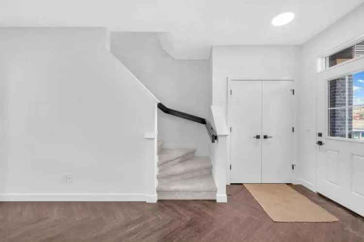 Beautiful Greystone Duplex 3 Bed 2.5 Bath