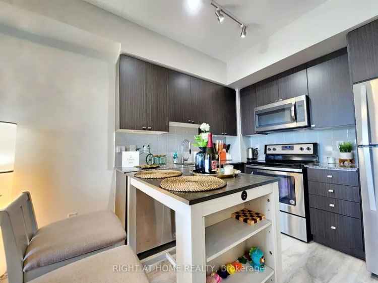 Centro Square Condo 1 Bedrm + Den Suite  Highway 7 
Weston Rd