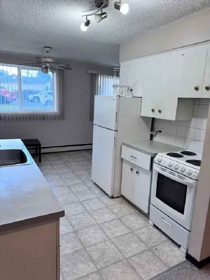 2 bedroom condo for rent Westbrook sw