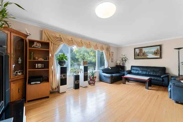 8 Bedroom 2 Kitchen Vancouver Special House for Sale