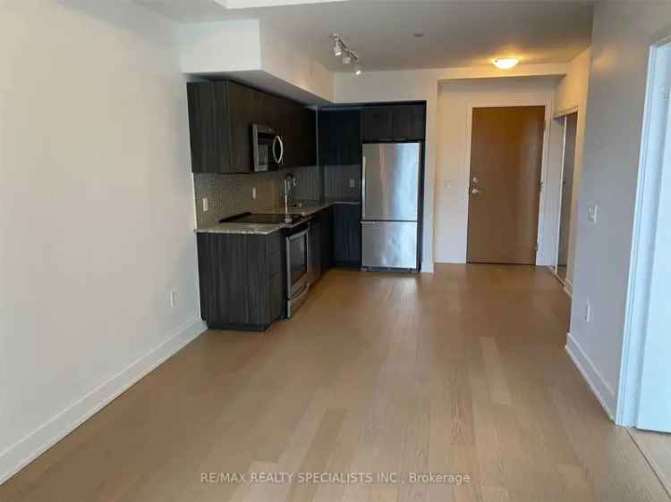 Rent Unique 1 Bedroom Waterfront Apartment in Toronto with Luxurious Amenities