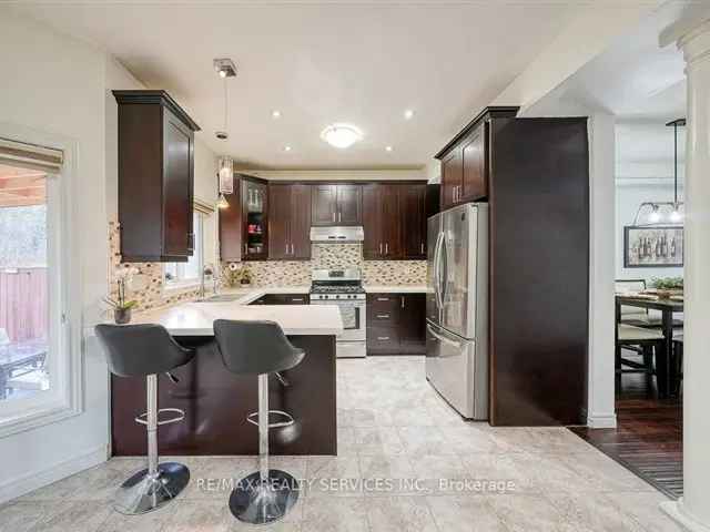 5 Bedroom 4 Bath Home with 2 Bedroom In-Law Suite Kitchener