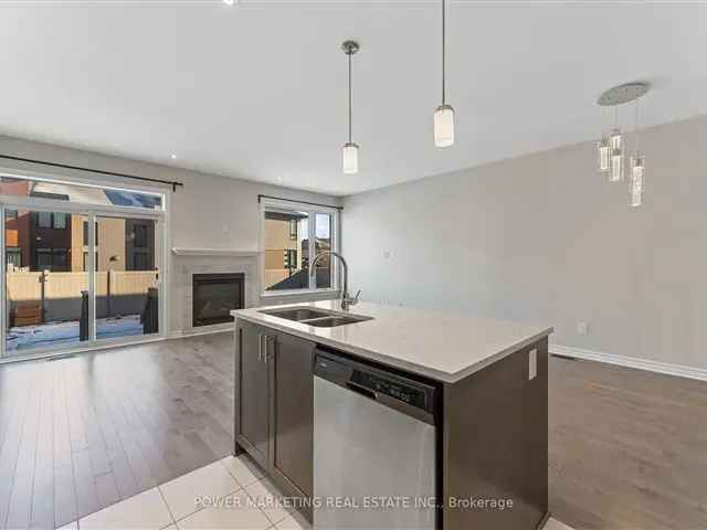 Townhouse For Sale in 544, Triangle Street, Ottawa, Ontario