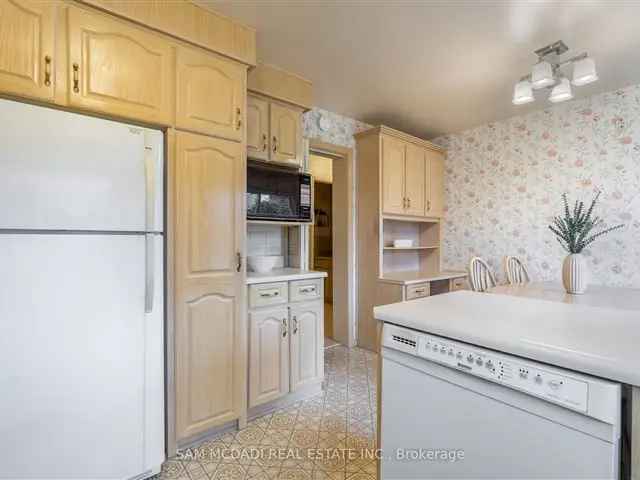 3400 Sq Ft Cooksville Family Home - Open Concept, Finished Basement