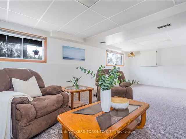 Wasaga Beach Bungalow 3 Bed 2 Bath Open Concept Near Beach