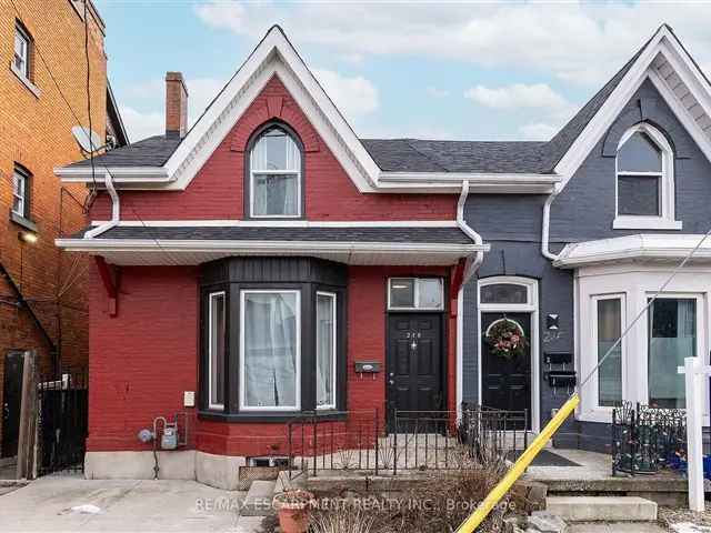 3 Bed 2 Bath Semi Detached House in Beasley Neighbourhood